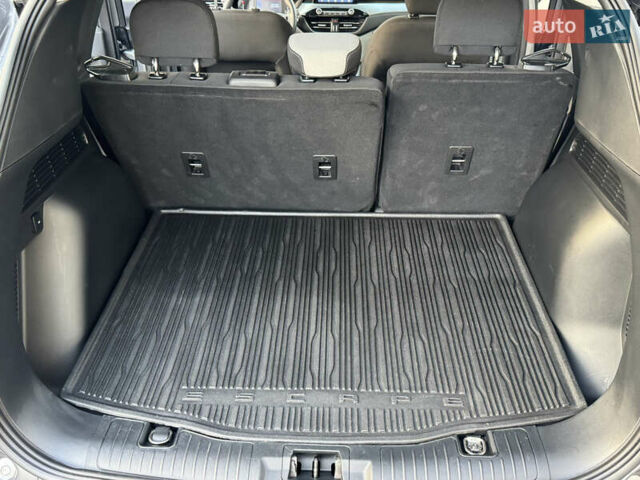 Серый Форд Эскейп, объемом двигателя 2.5 л и пробегом 19 тыс. км за 26700 $, фото 24 на Automoto.ua