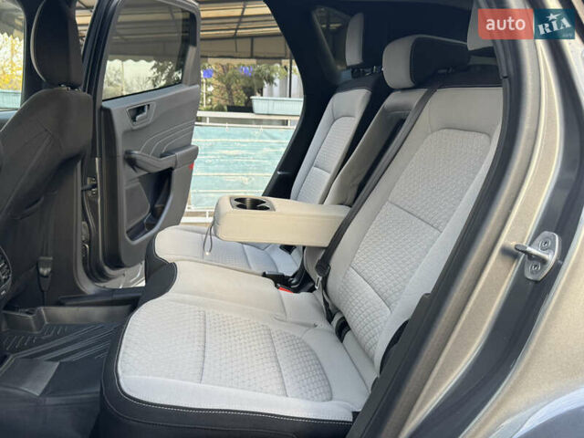 Серый Форд Эскейп, объемом двигателя 2.5 л и пробегом 19 тыс. км за 26700 $, фото 23 на Automoto.ua