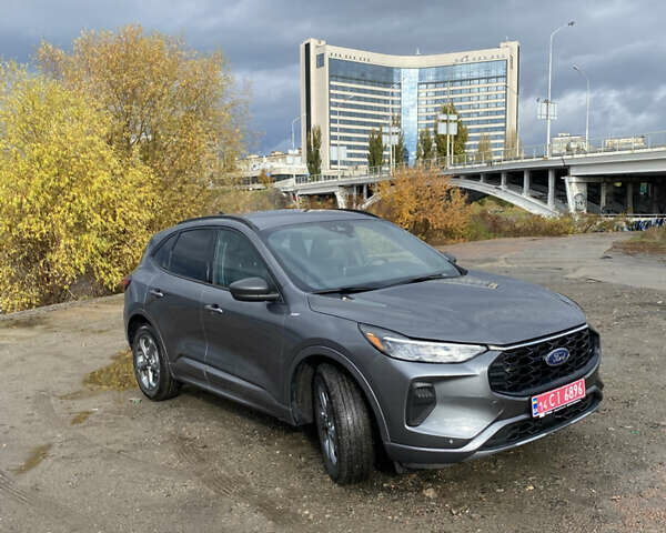 Серый Форд Эскейп, объемом двигателя 2.5 л и пробегом 9 тыс. км за 27900 $, фото 1 на Automoto.ua
