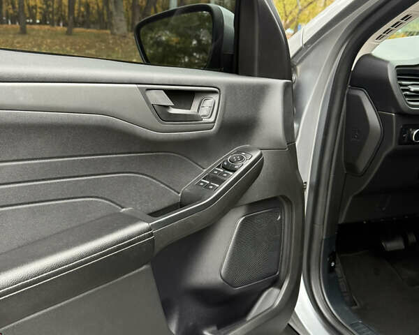 Серый Форд Эскейп, объемом двигателя 1.5 л и пробегом 45 тыс. км за 23900 $, фото 13 на Automoto.ua