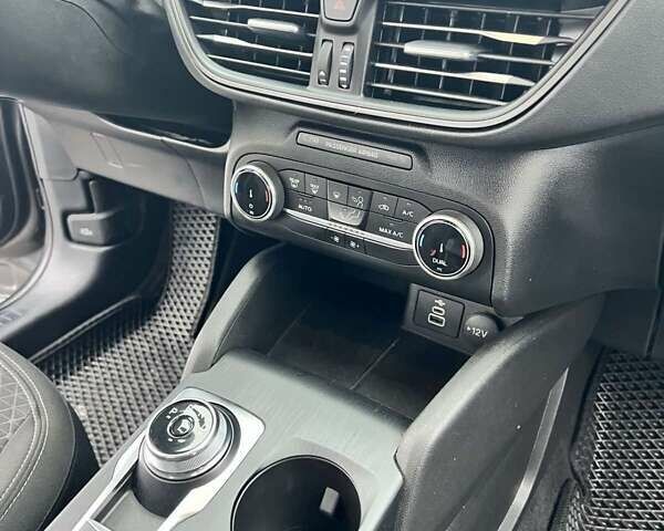 Серый Форд Эскейп, объемом двигателя 1.5 л и пробегом 47 тыс. км за 21500 $, фото 10 на Automoto.ua