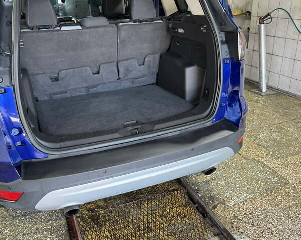 Синий Форд Эскейп, объемом двигателя 1.6 л и пробегом 200 тыс. км за 11700 $, фото 4 на Automoto.ua