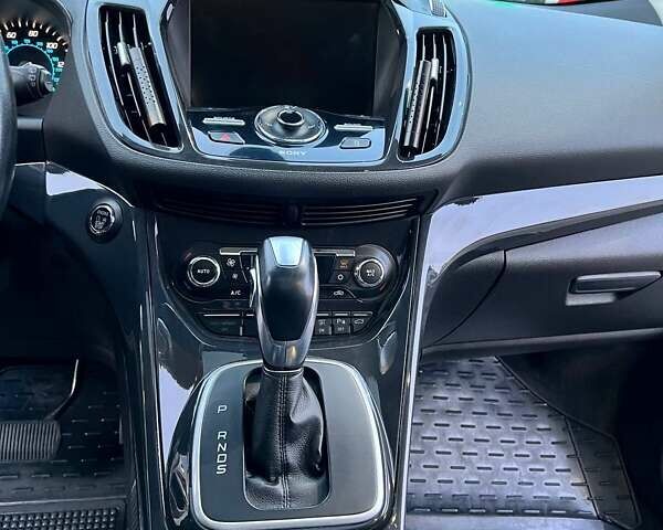 Синий Форд Эскейп, объемом двигателя 2 л и пробегом 192 тыс. км за 11200 $, фото 2 на Automoto.ua