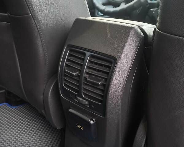 Синий Форд Эскейп, объемом двигателя 2 л и пробегом 175 тыс. км за 13093 $, фото 4 на Automoto.ua