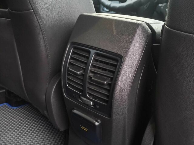 Синий Форд Эскейп, объемом двигателя 2 л и пробегом 175 тыс. км за 13093 $, фото 5 на Automoto.ua