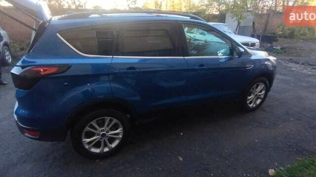 Синий Форд Эскейп, объемом двигателя 2 л и пробегом 163 тыс. км за 13500 $, фото 2 на Automoto.ua