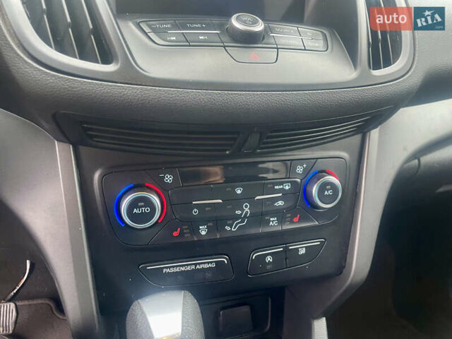 Форд Эскейп 2017 в Ровно на Automoto.ua Синий Форд Эскейп, объемом двигателя 1.5 л и пробегом 141 тыс. км за 11700 $, фото 33 на Automoto.ua