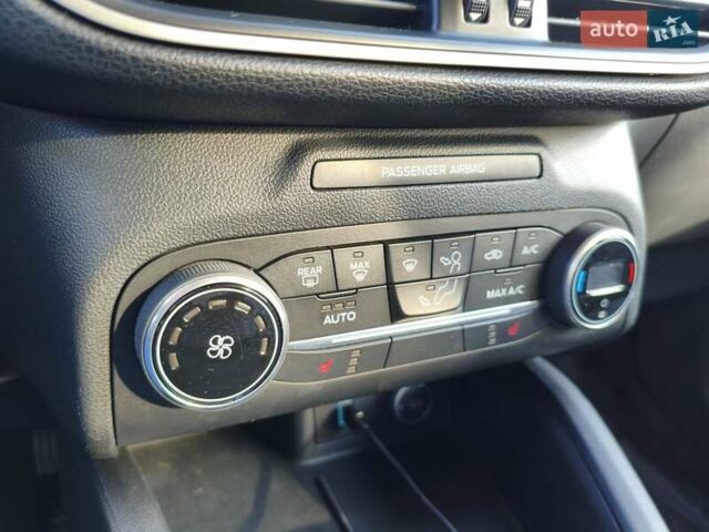 Синій Форд Ескейп, об'ємом двигуна 1.5 л та пробігом 66 тис. км за 16250 $, фото 17 на Automoto.ua