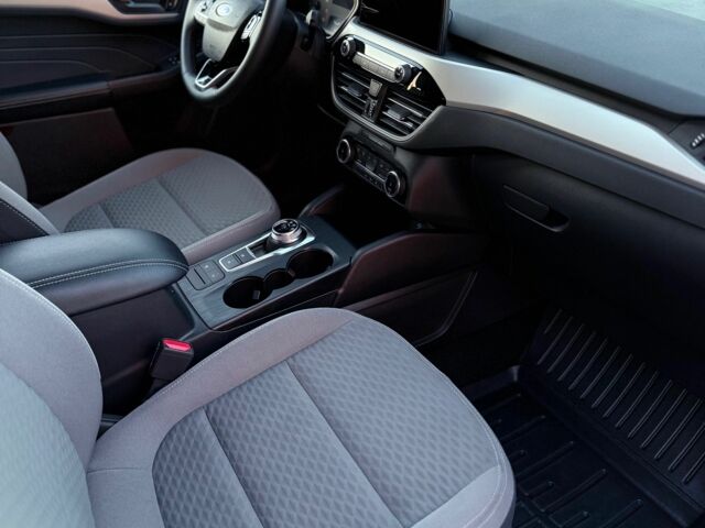 Синій Форд Ескейп, об'ємом двигуна 1.5 л та пробігом 43 тис. км за 16250 $, фото 7 на Automoto.ua