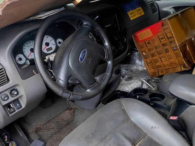 Зеленый Форд Эскейп, объемом двигателя 3 л и пробегом 300 тыс. км за 2300 $, фото 5 на Automoto.ua