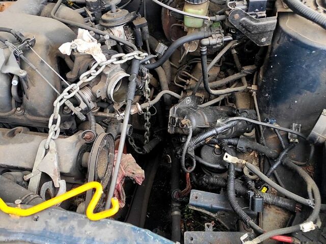 Зеленый Форд Эскейп, объемом двигателя 3 л и пробегом 300 тыс. км за 2300 $, фото 4 на Automoto.ua