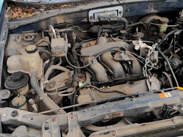 Зеленый Форд Эскейп, объемом двигателя 3 л и пробегом 300 тыс. км за 2300 $, фото 6 на Automoto.ua