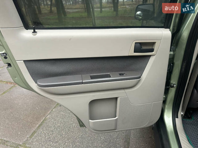 Зелений Форд Ескейп, об'ємом двигуна 2.49 л та пробігом 209 тис. км за 10999 $, фото 16 на Automoto.ua