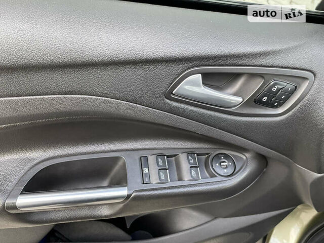 Зеленый Форд Эскейп, объемом двигателя 2 л и пробегом 135 тыс. км за 12500 $, фото 8 на Automoto.ua