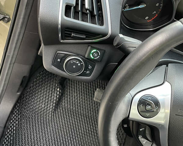 Зеленый Форд Эскейп, объемом двигателя 2 л и пробегом 135 тыс. км за 12500 $, фото 6 на Automoto.ua