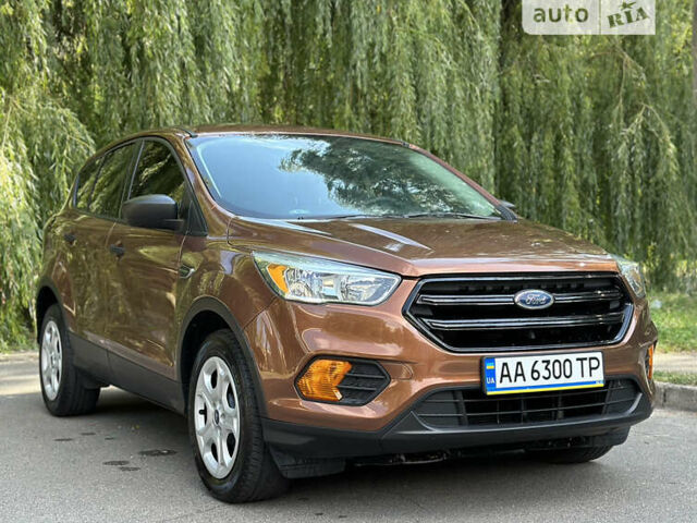 Форд Эскейп 2016 в Киеве на Automoto.ua Оранжевый Форд Эскейп, объемом двигателя 2.49 л и пробегом 180 тыс. км за 13555 $, фото 2 на Automoto.ua