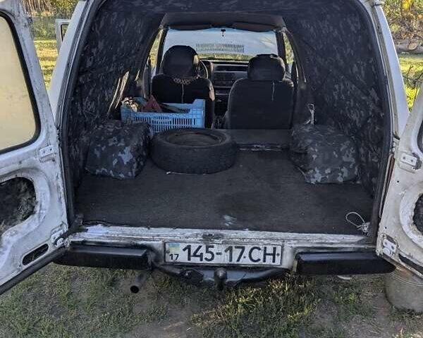 Белый Форд Escort Express, объемом двигателя 2 л и пробегом 300 тыс. км за 1500 $, фото 2 на Automoto.ua