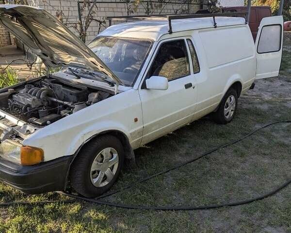 Белый Форд Escort Express, объемом двигателя 2 л и пробегом 300 тыс. км за 1500 $, фото 7 на Automoto.ua