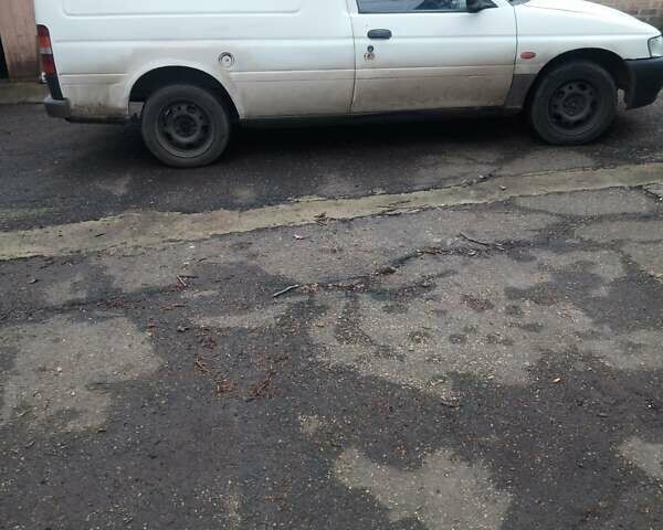 Белый Форд Escort Express, объемом двигателя 1.3 л и пробегом 180 тыс. км за 1500 $, фото 1 на Automoto.ua