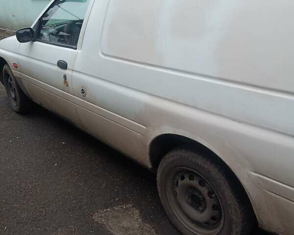 Белый Форд Escort Express, объемом двигателя 1.3 л и пробегом 180 тыс. км за 1500 $, фото 2 на Automoto.ua