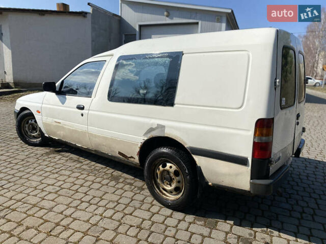 Белый Форд Escort Express, объемом двигателя 1.75 л и пробегом 300 тыс. км за 699 $, фото 6 на Automoto.ua