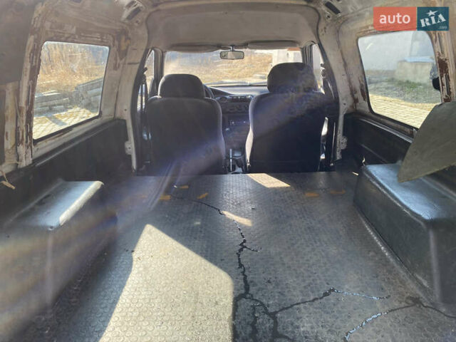 Белый Форд Escort Express, объемом двигателя 1.75 л и пробегом 300 тыс. км за 699 $, фото 9 на Automoto.ua