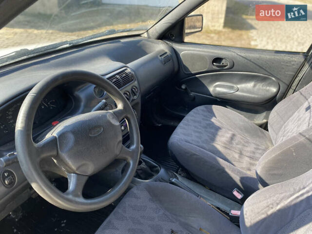 Белый Форд Escort Express, объемом двигателя 1.75 л и пробегом 300 тыс. км за 699 $, фото 8 на Automoto.ua