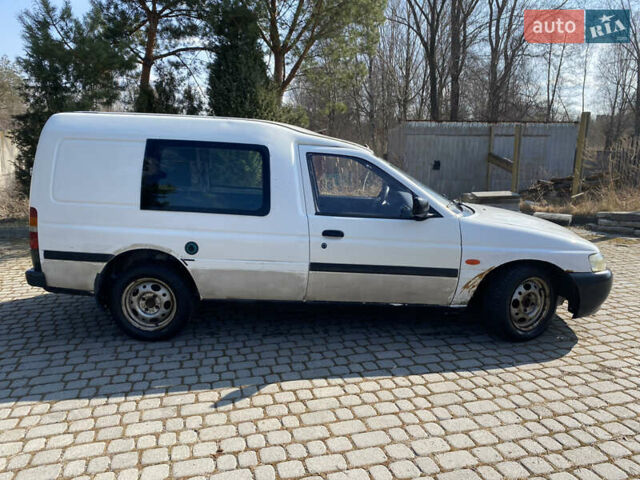 Белый Форд Escort Express, объемом двигателя 1.75 л и пробегом 300 тыс. км за 699 $, фото 1 на Automoto.ua