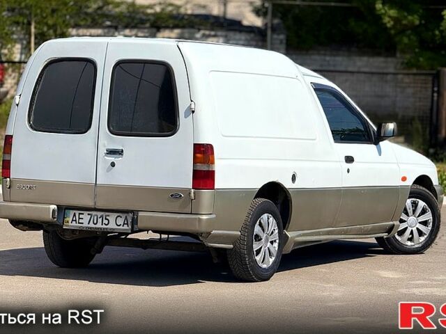 Белый Форд Эскорт, объемом двигателя 1.8 л и пробегом 250 тыс. км за 1050 $, фото 3 на Automoto.ua