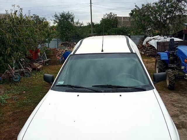 Белый Форд Эскорт, объемом двигателя 1.8 л и пробегом 300 тыс. км за 1300 $, фото 2 на Automoto.ua