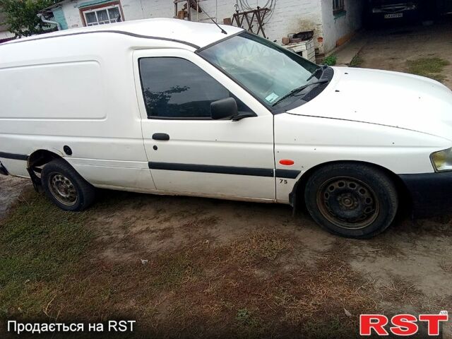 Белый Форд Эскорт, объемом двигателя 1.8 л и пробегом 300 тыс. км за 1300 $, фото 3 на Automoto.ua