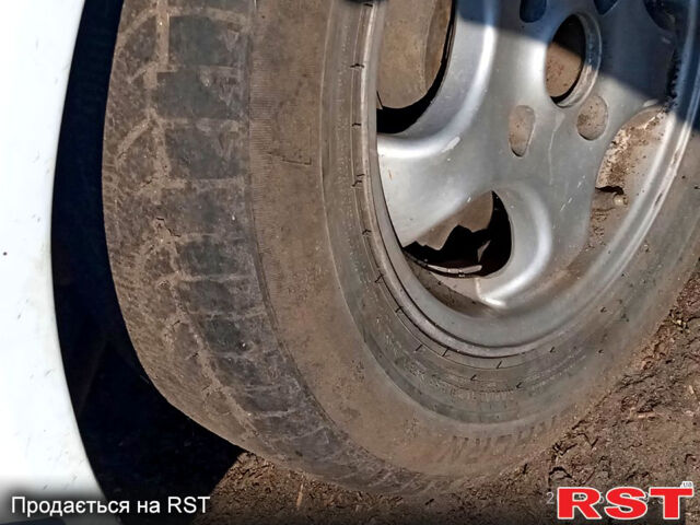 Белый Форд Эскорт, объемом двигателя 1.3 л и пробегом 0 тыс. км за 1000 $, фото 2 на Automoto.ua
