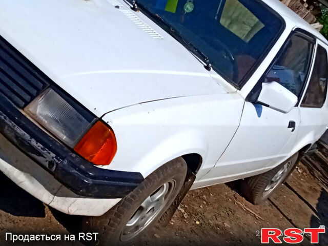 Белый Форд Эскорт, объемом двигателя 1.3 л и пробегом 0 тыс. км за 1000 $, фото 1 на Automoto.ua