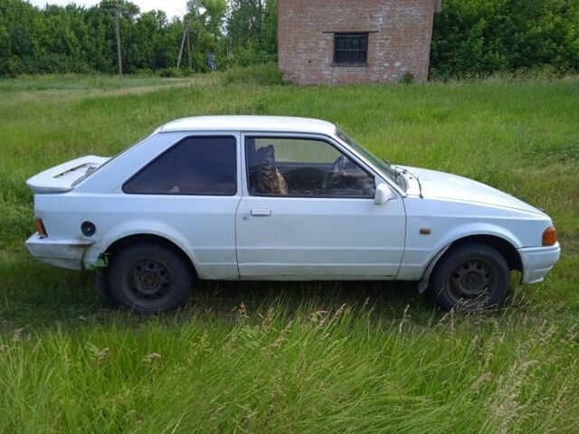 Белый Форд Эскорт, объемом двигателя 0 л и пробегом 350 тыс. км за 600 $, фото 2 на Automoto.ua