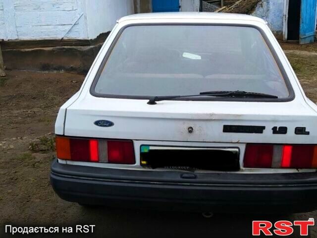 Белый Форд Эскорт, объемом двигателя 1.3 л и пробегом 0 тыс. км за 450 $, фото 2 на Automoto.ua