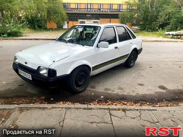 Белый Форд Эскорт, объемом двигателя 1.3 л и пробегом 0 тыс. км за 450 $, фото 4 на Automoto.ua