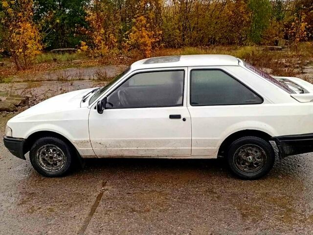 Белый Форд Эскорт, объемом двигателя 1.4 л и пробегом 0 тыс. км за 550 $, фото 3 на Automoto.ua