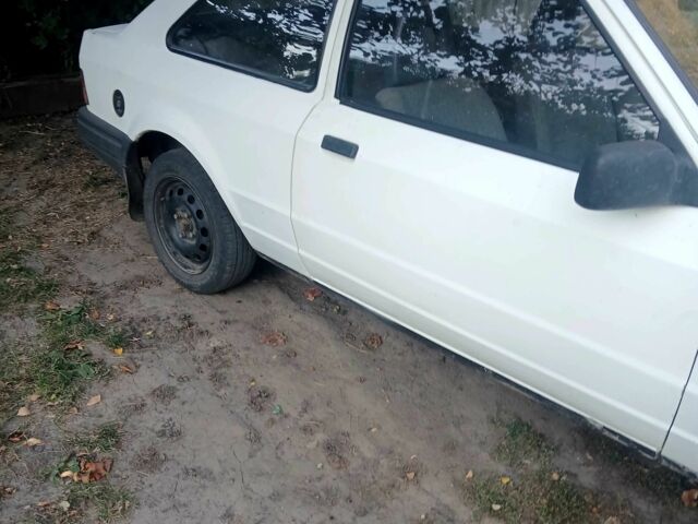 Белый Форд Эскорт, объемом двигателя 1.3 л и пробегом 3 тыс. км за 861 $, фото 2 на Automoto.ua