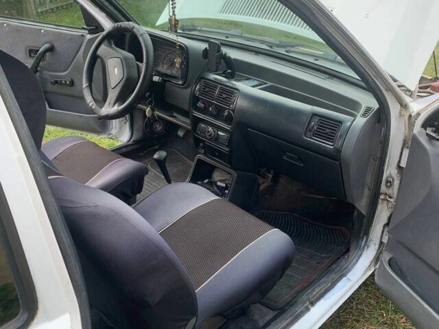 Белый Форд Эскорт, объемом двигателя 1.3 л и пробегом 77 тыс. км за 800 $, фото 2 на Automoto.ua