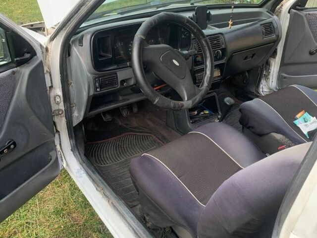 Белый Форд Эскорт, объемом двигателя 1.3 л и пробегом 77 тыс. км за 800 $, фото 8 на Automoto.ua