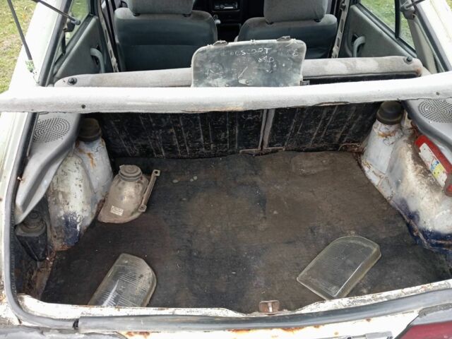 Белый Форд Эскорт, объемом двигателя 1.3 л и пробегом 123 тыс. км за 299 $, фото 4 на Automoto.ua