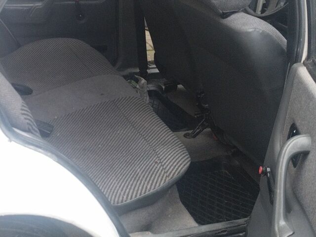 Белый Форд Эскорт, объемом двигателя 1.4 л и пробегом 89 тыс. км за 900 $, фото 8 на Automoto.ua