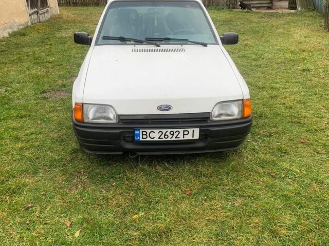 Белый Форд Эскорт, объемом двигателя 1.3 л и пробегом 77 тыс. км за 800 $, фото 7 на Automoto.ua