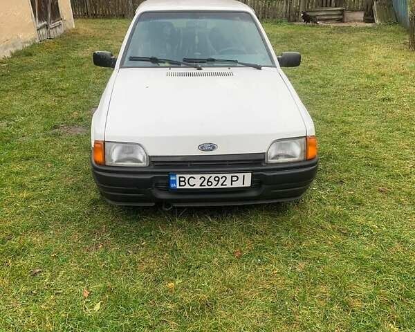 Білий Форд Ескорт, об'ємом двигуна 1.3 л та пробігом 77 тис. км за 800 $, фото 6 на Automoto.ua