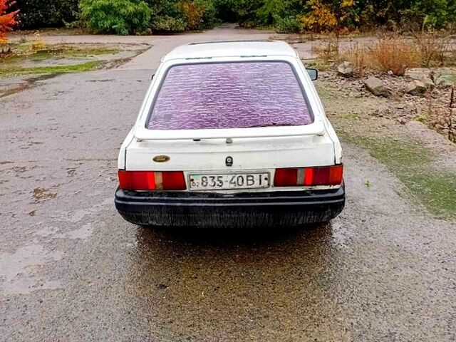 Белый Форд Эскорт, объемом двигателя 1.4 л и пробегом 0 тыс. км за 550 $, фото 2 на Automoto.ua