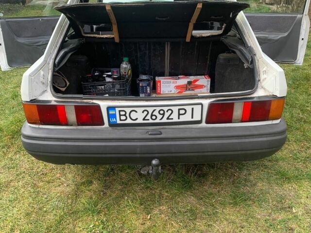 Белый Форд Эскорт, объемом двигателя 1.3 л и пробегом 77 тыс. км за 800 $, фото 4 на Automoto.ua