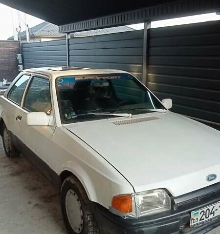 Білий Форд Ескорт, об'ємом двигуна 1.3 л та пробігом 450 тис. км за 550 $, фото 4 на Automoto.ua