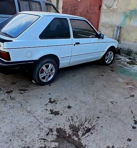 Белый Форд Эскорт, объемом двигателя 1.6 л и пробегом 200 тыс. км за 710 $, фото 2 на Automoto.ua