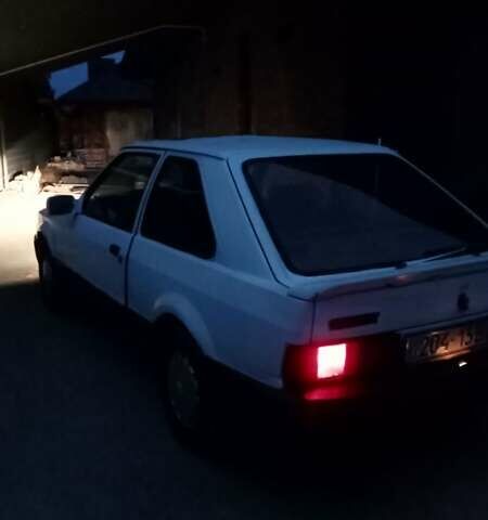 Білий Форд Ескорт, об'ємом двигуна 1.3 л та пробігом 450 тис. км за 550 $, фото 2 на Automoto.ua