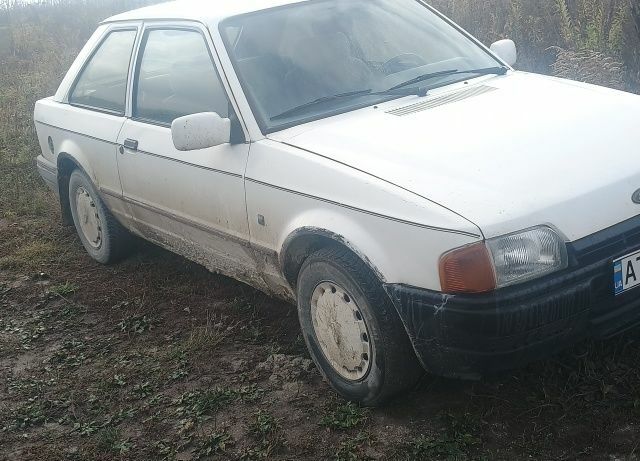 Білий Форд Ескорт, об'ємом двигуна 1.4 л та пробігом 6 тис. км за 503 $, фото 1 на Automoto.ua